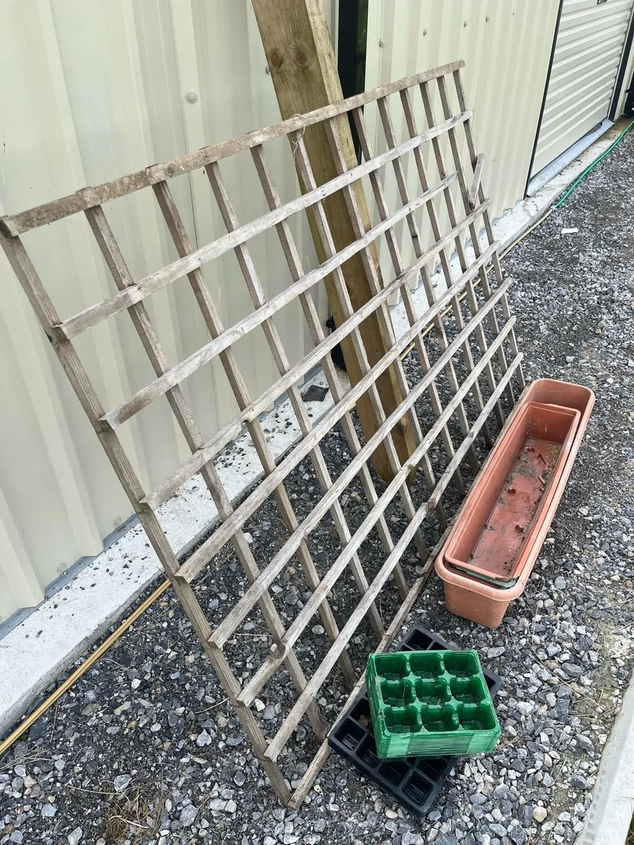 Gardening equipment - Image 1