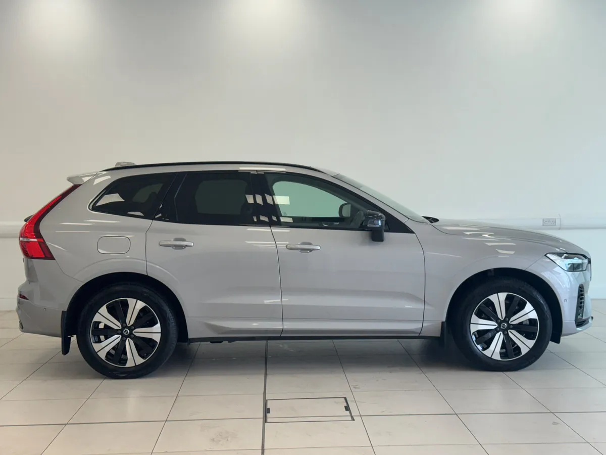 Volvo XC60 2023 - Image 3