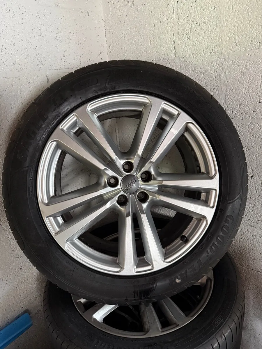 Audi Q7 Original 20” Alloy Wheel and Tyres - Image 1