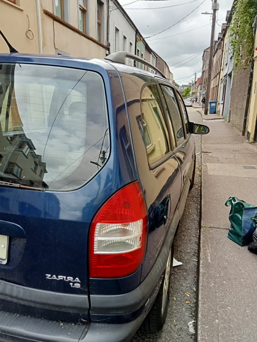 Opel Zafira 2004 for parts/restoration - Image 1