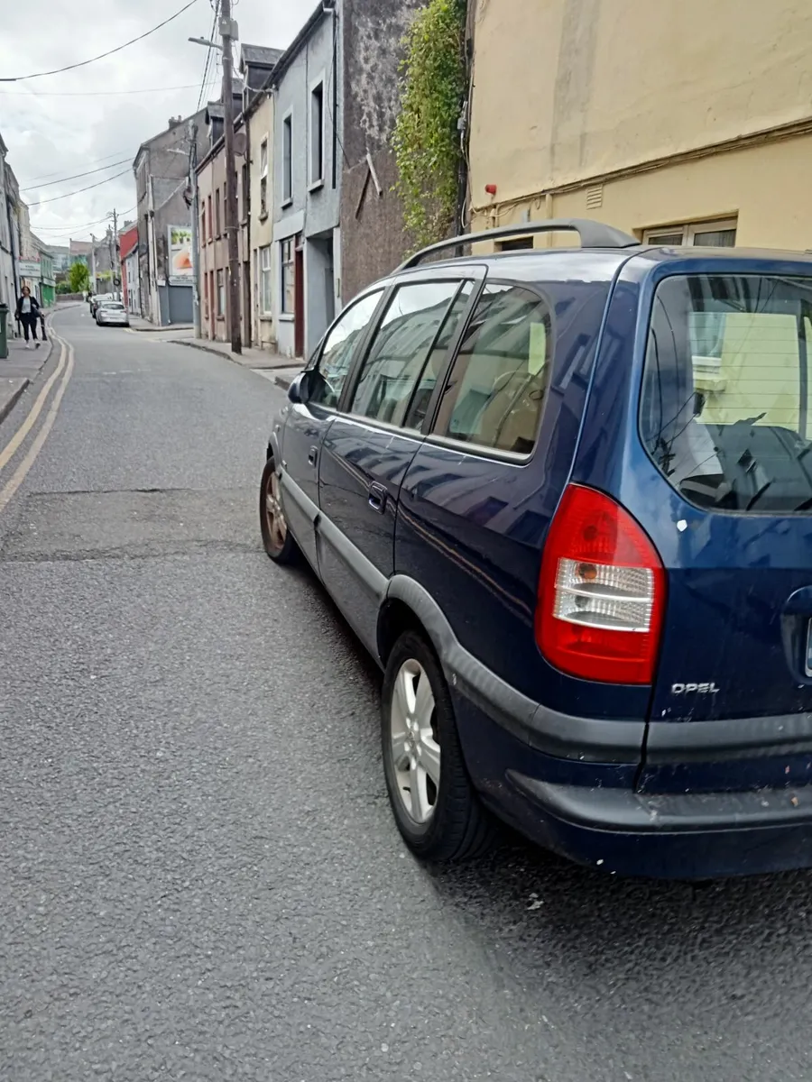 Opel Zafira 2004 for parts/restoration - Image 2