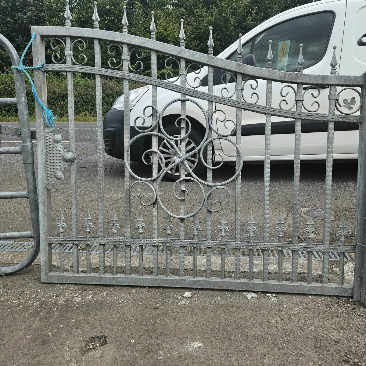 Gates - Image 2