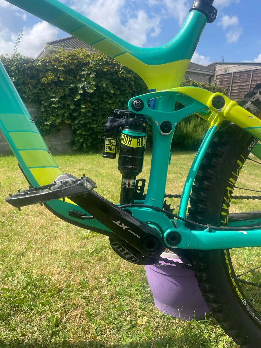 Giant Bike - Image 3