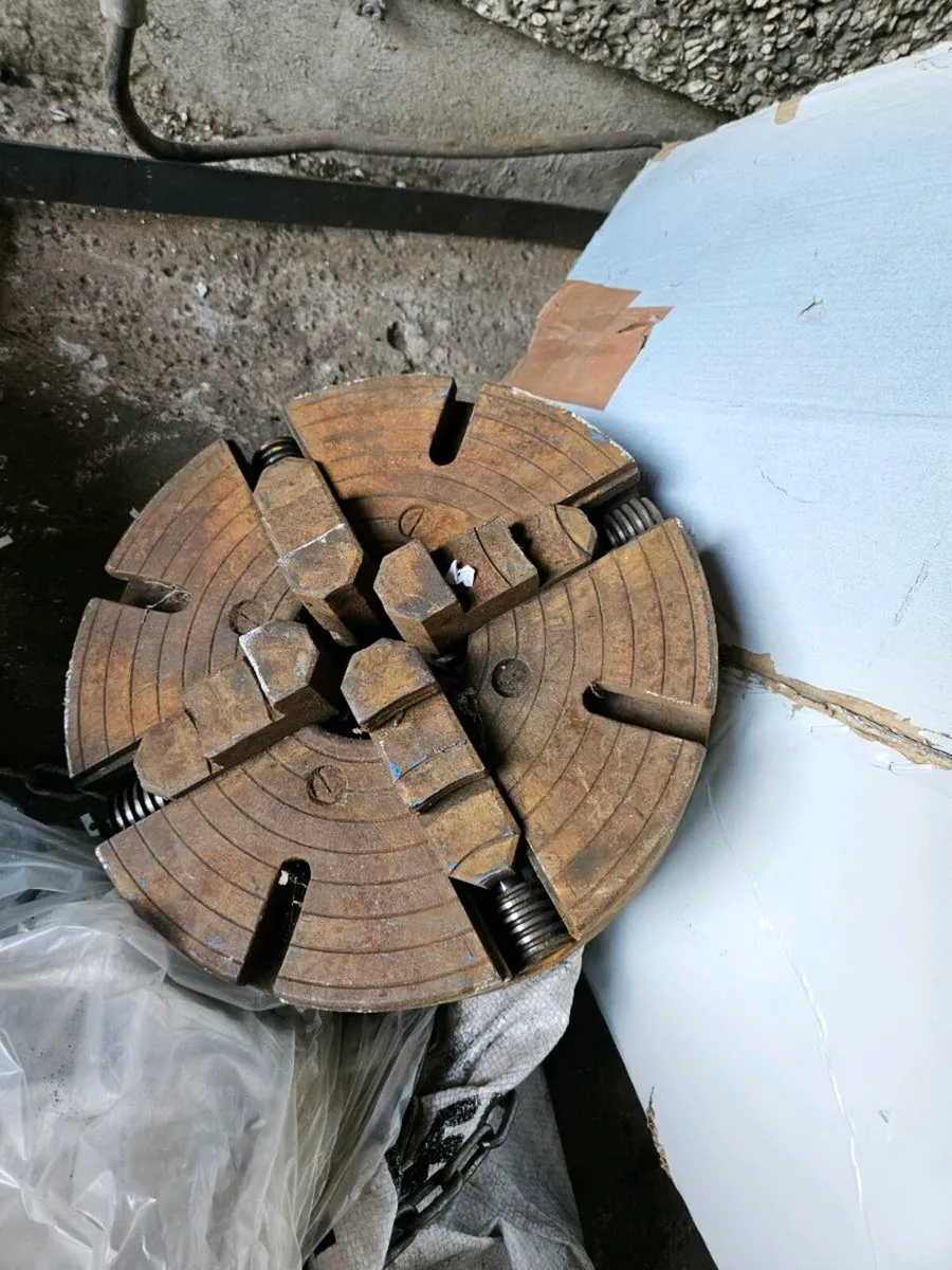 Lathe chucks - Image 1