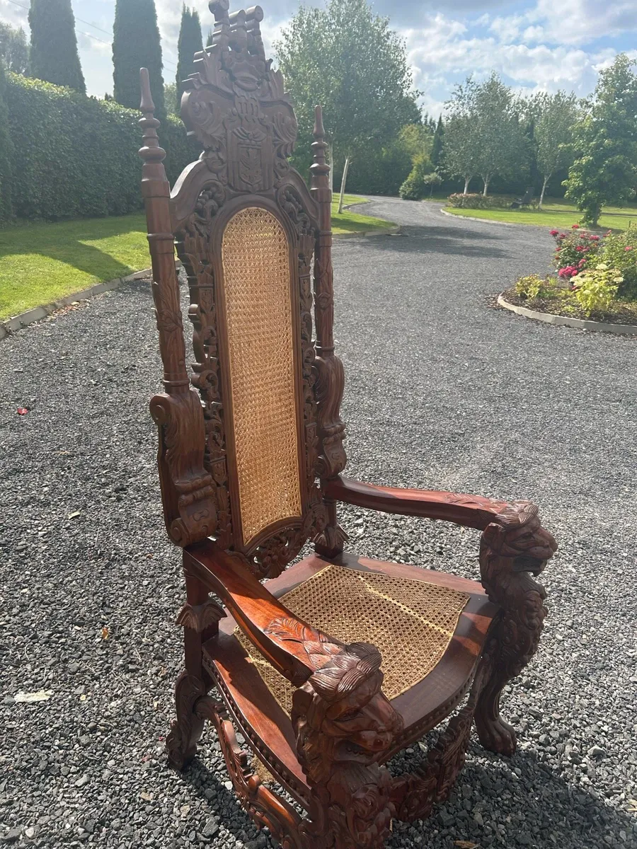 Throne chair - Image 1
