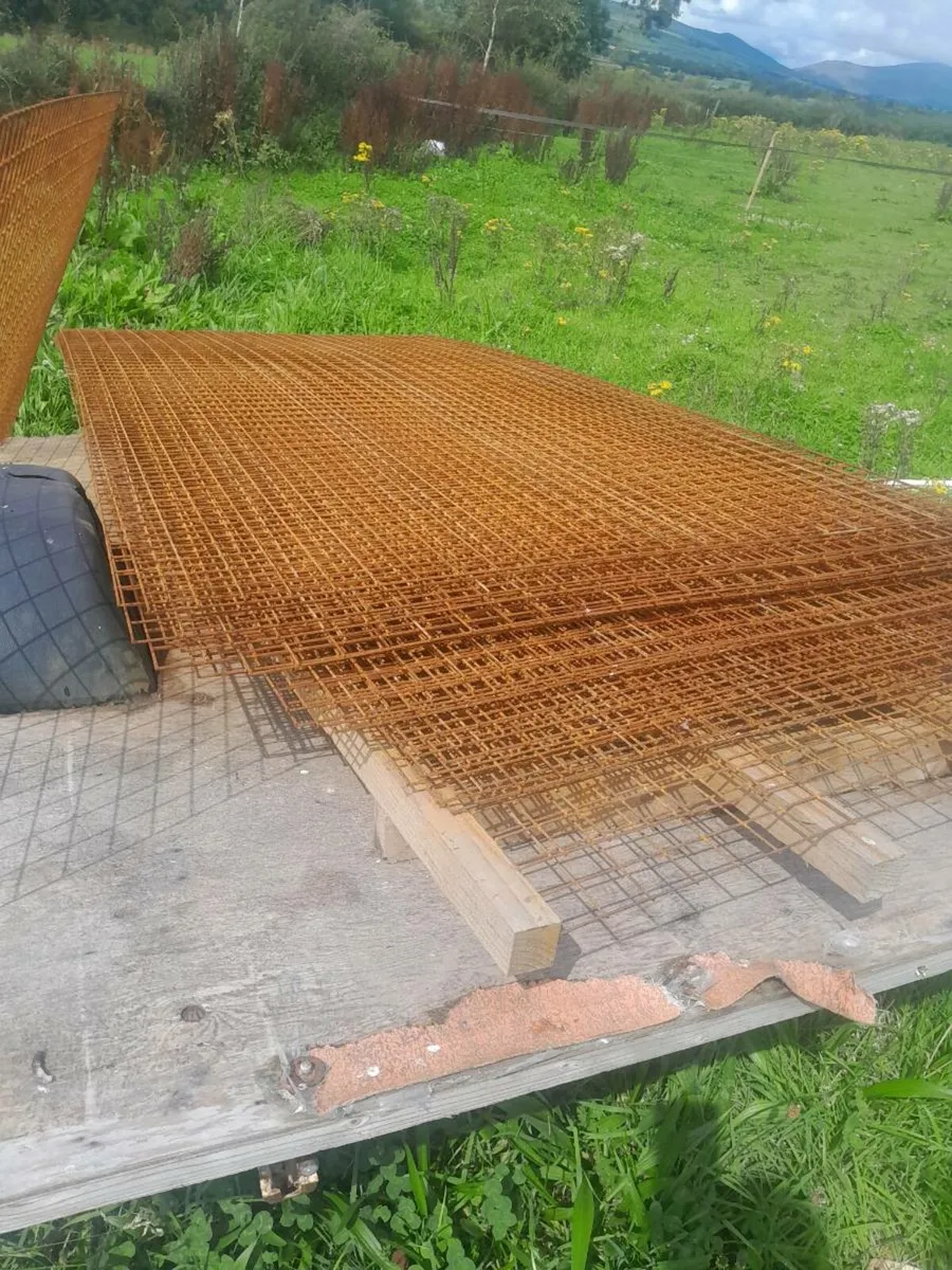 8 by 4 sheets of mesh wire 2-in box - Image 3