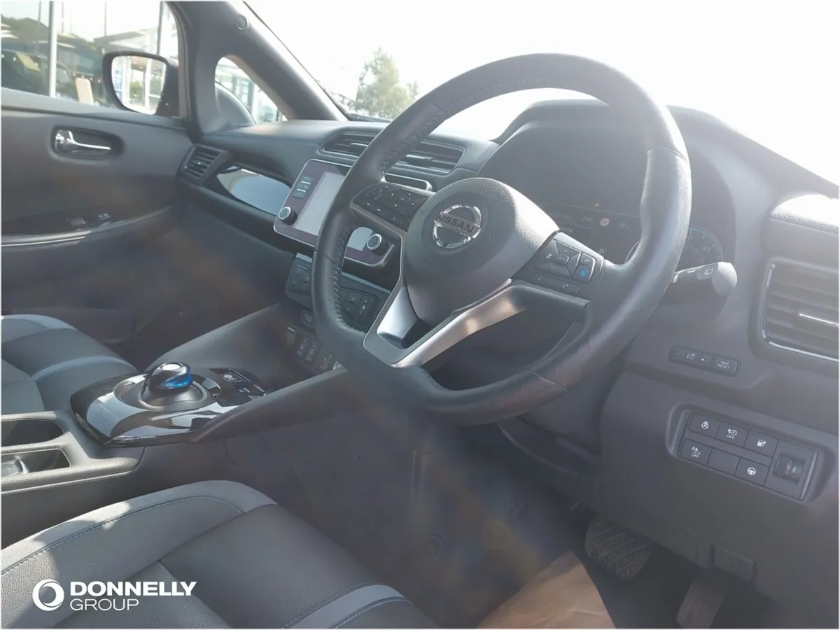 Nissan LEAF Hatchback Tekna - Image 3