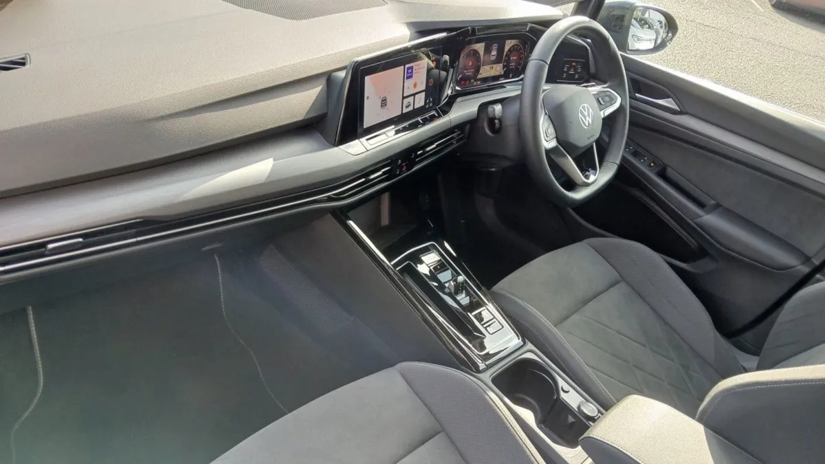 Volkswagen Golf Style 2.0 TDI 115HP  automatic  R - Image 3