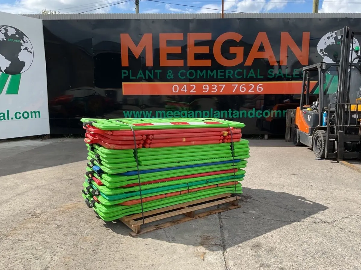PEDESTRIAN SAFETY BARRIERS....(21) . - Image 1