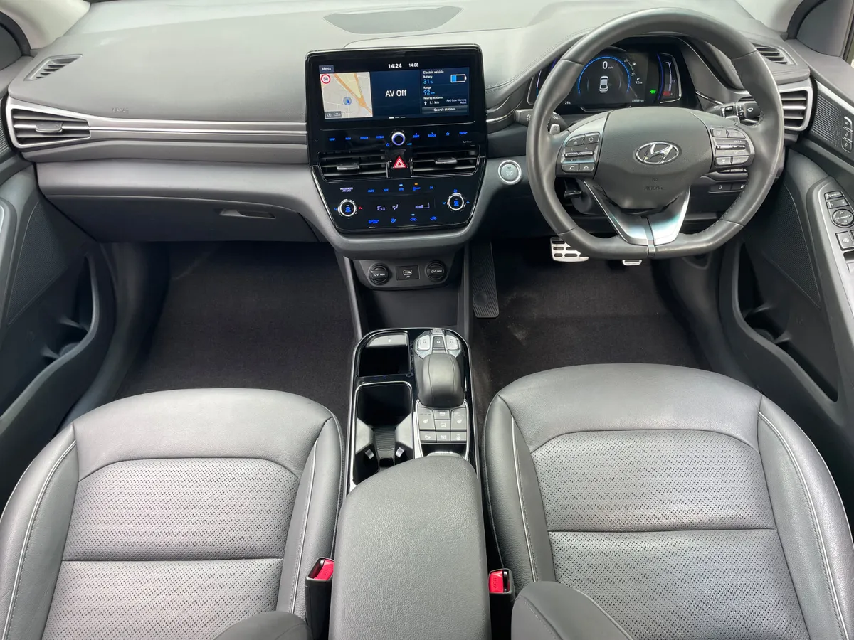 PREMIUM - AUTO - HEATED LEATHER - 38KW -APPLE PLAY - Image 3