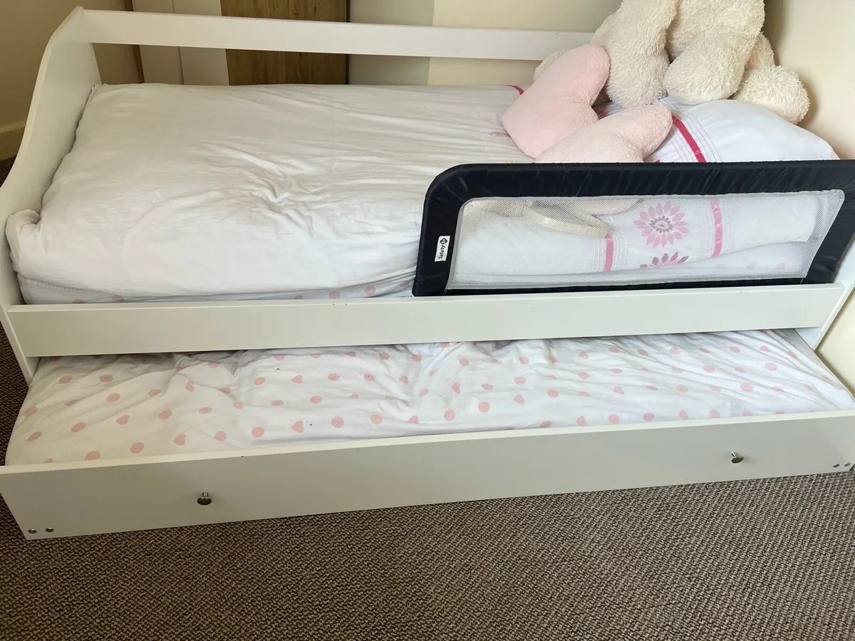 Single bed with pullout trundle , mattress include - Image 2