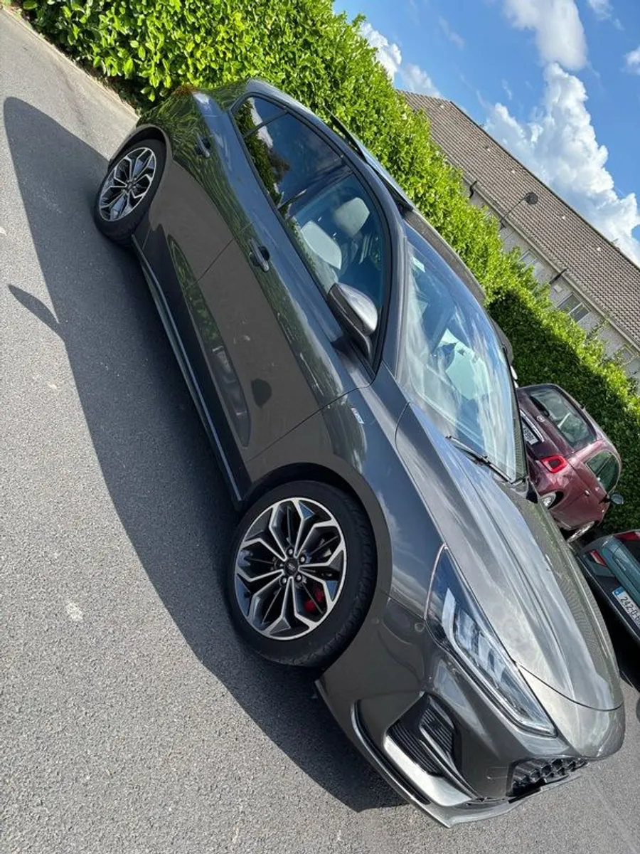 2024 Ford Focus ST Line X pan Roof Automatic - Image 2