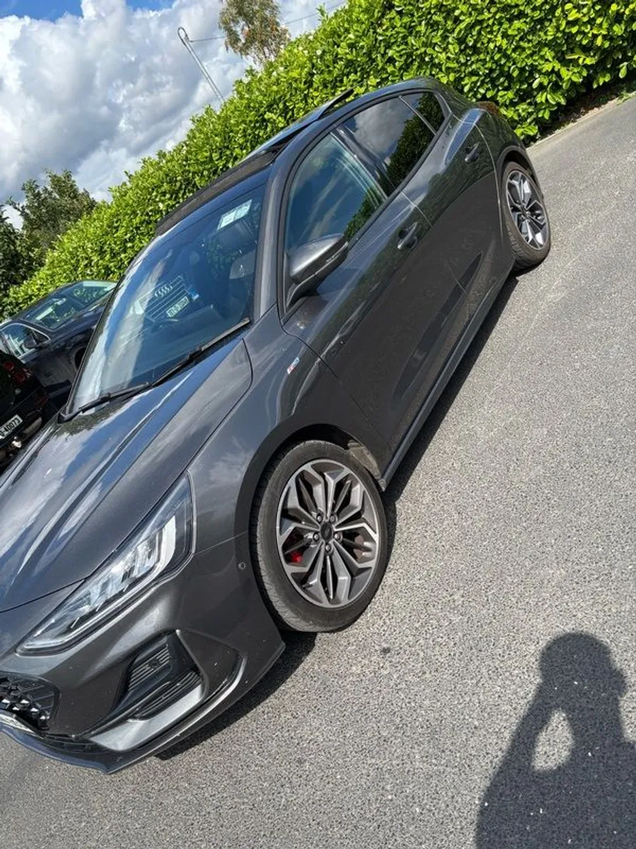 2024 Ford Focus ST Line X pan Roof Automatic - Image 3