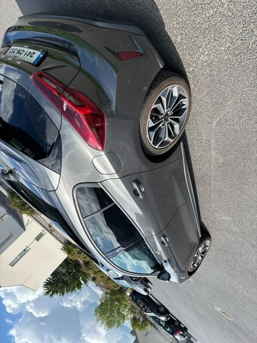 2024 Ford Focus ST Line X pan Roof Automatic - Image 4