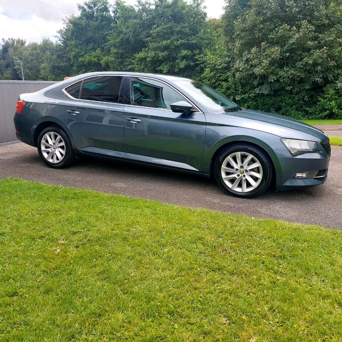 Car - Image 3
