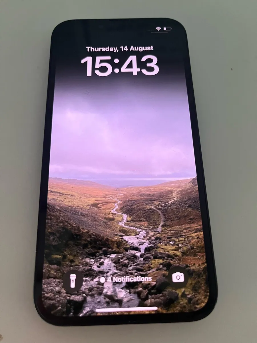 iPhone 13 - Image 2