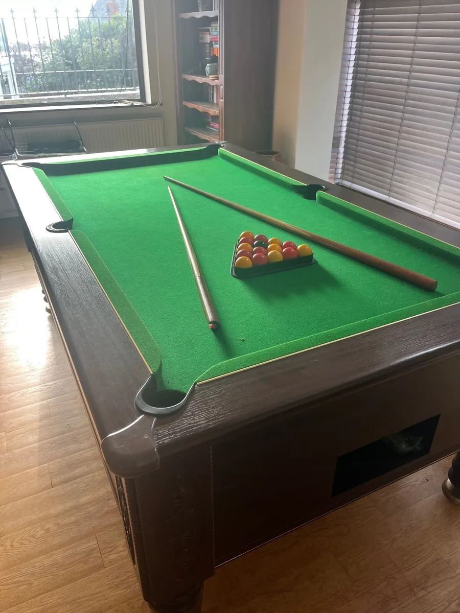 Pool table - Image 1