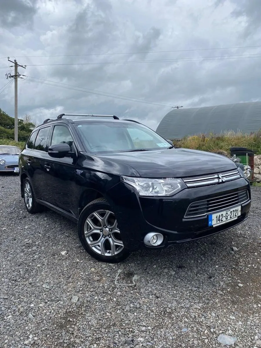 2014 Mitsubishi Outlander - Image 1