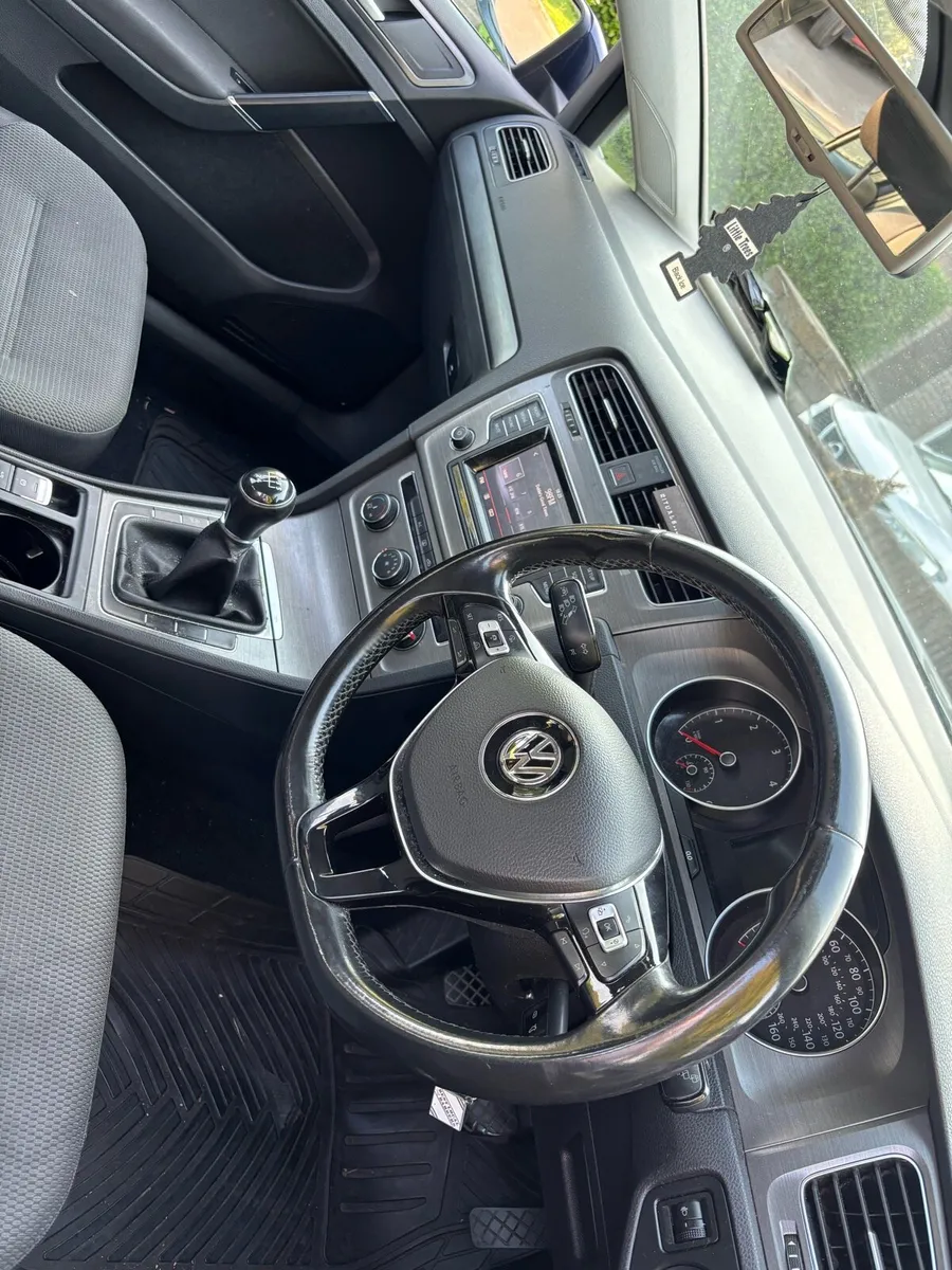 131 Volkswagen Golf - Image 3