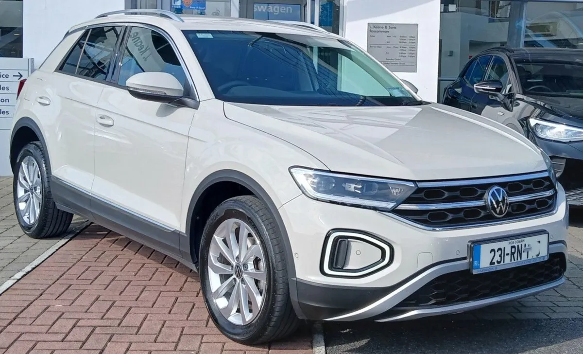 Volkswagen T-Roc Style 2.0 TDI 116HP  rear View C - Image 1
