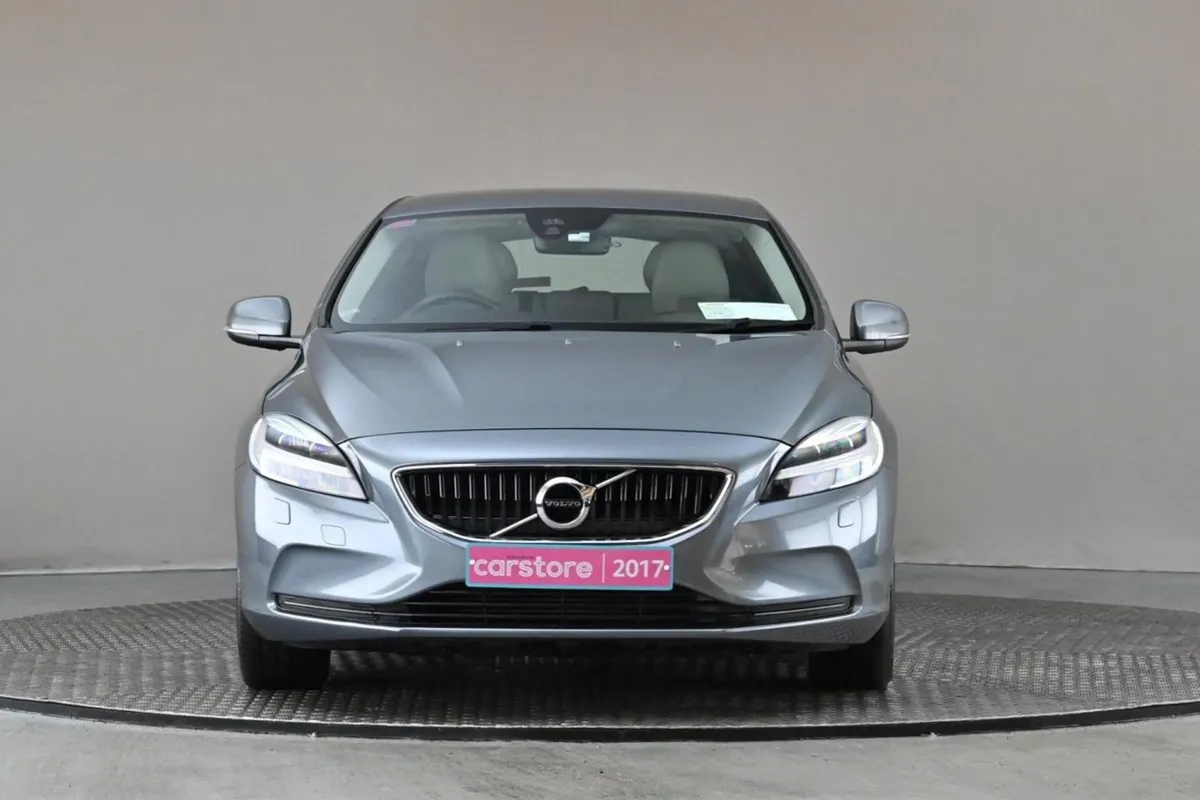 Volvo V40 2.0 D2 120BHP Momementum Edition  full - Image 2