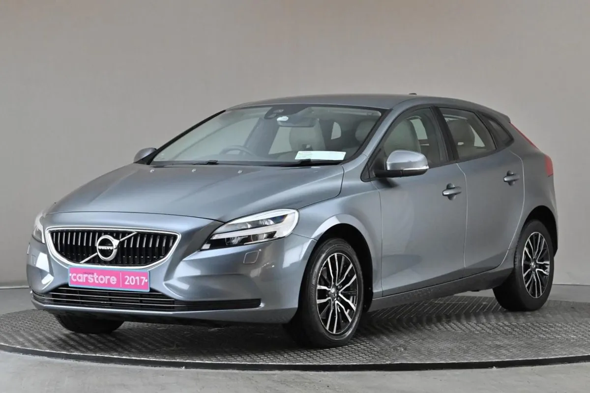 Volvo V40 2.0 D2 120BHP Momementum Edition  full - Image 3