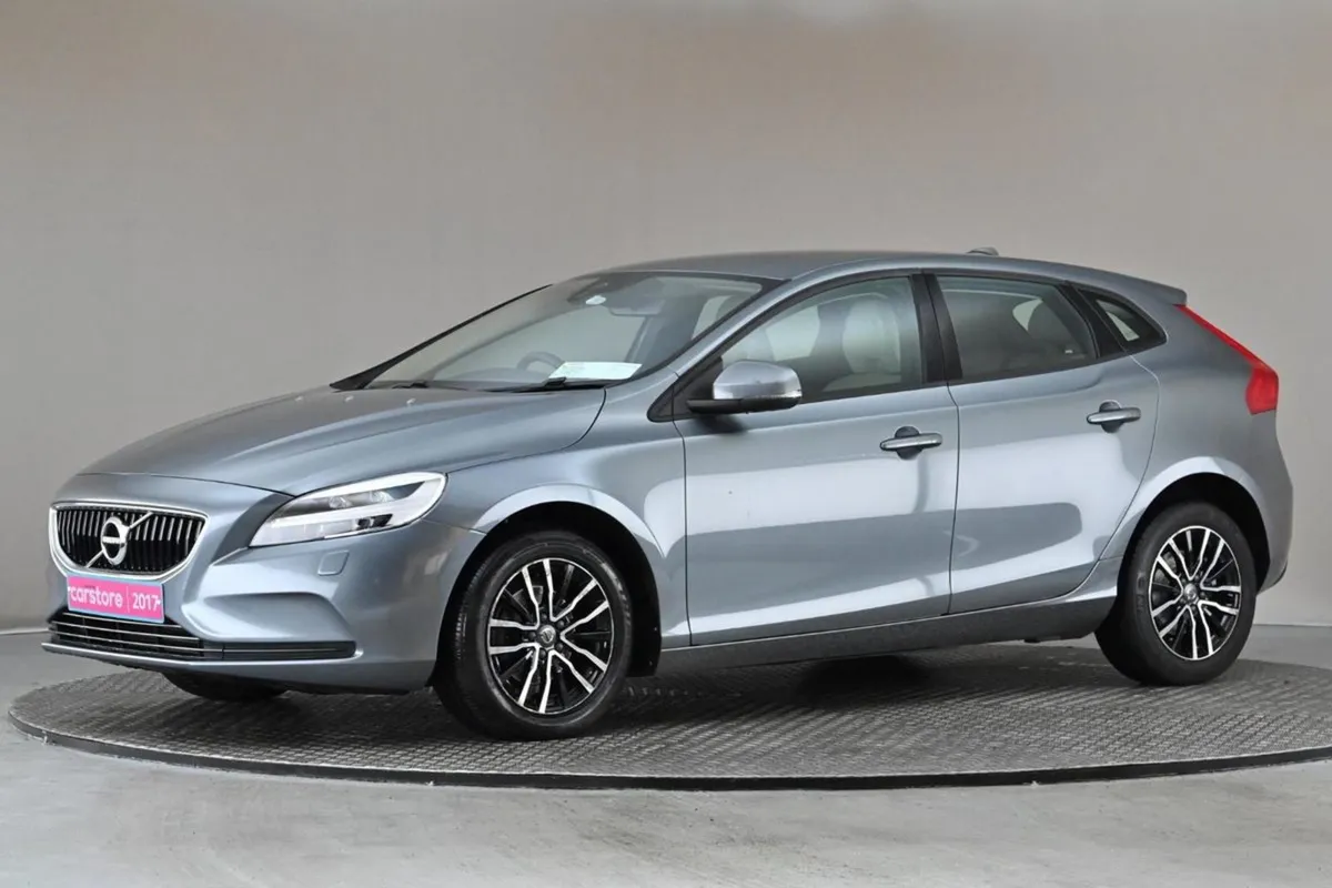 Volvo V40 2.0 D2 120BHP Momementum Edition  full - Image 4