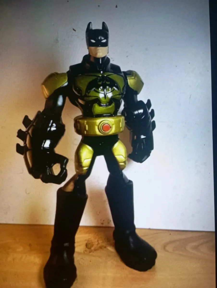 BATMAN 11" ACTION FIGURE  WITH  LIGHTS - Image 1