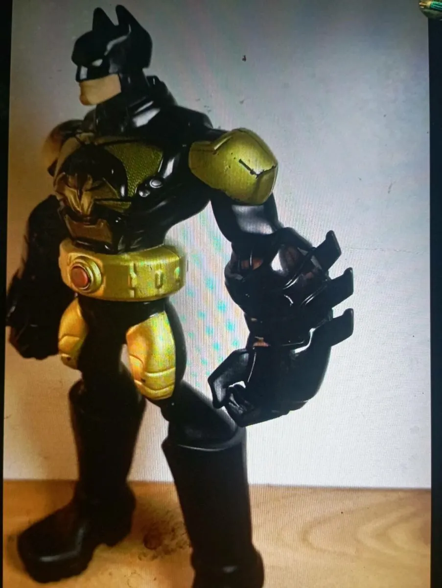 BATMAN 11" ACTION FIGURE  WITH  LIGHTS - Image 2
