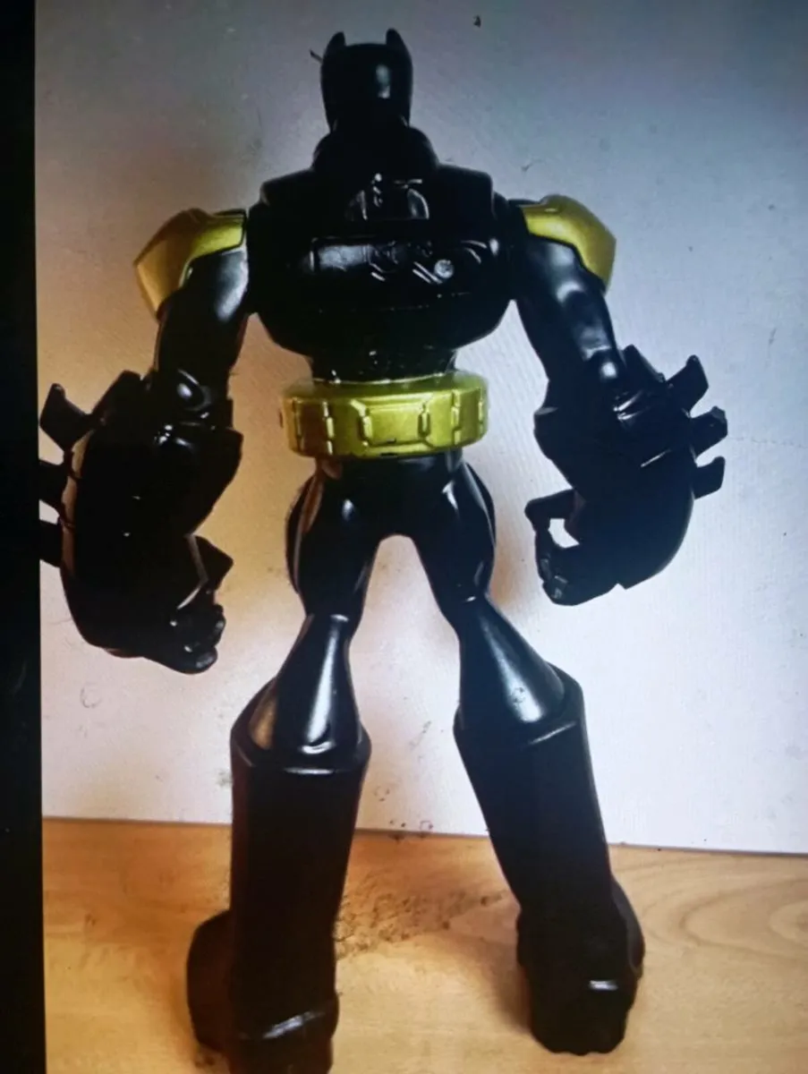 BATMAN 11" ACTION FIGURE  WITH  LIGHTS - Image 3