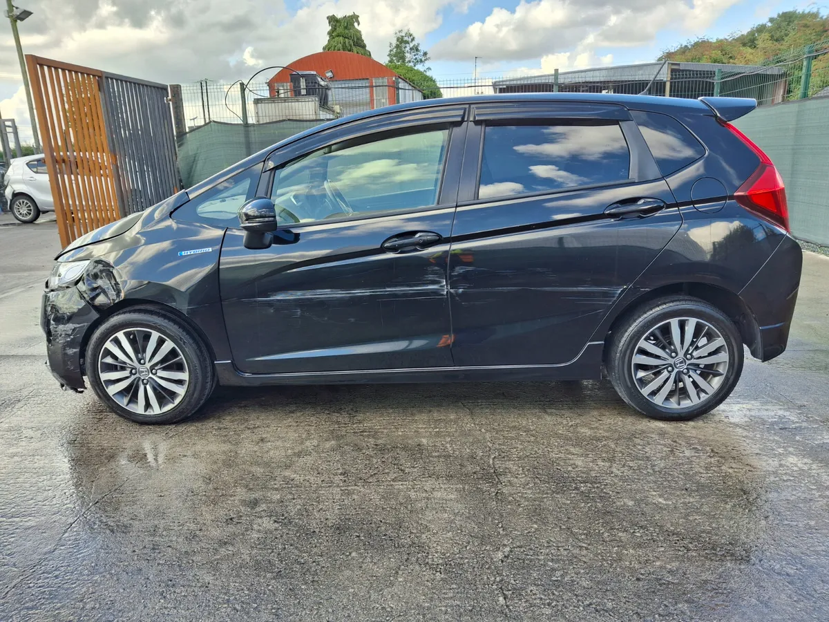 2016 Honda Fit  1.5 Hybrid  Automatic - Image 3