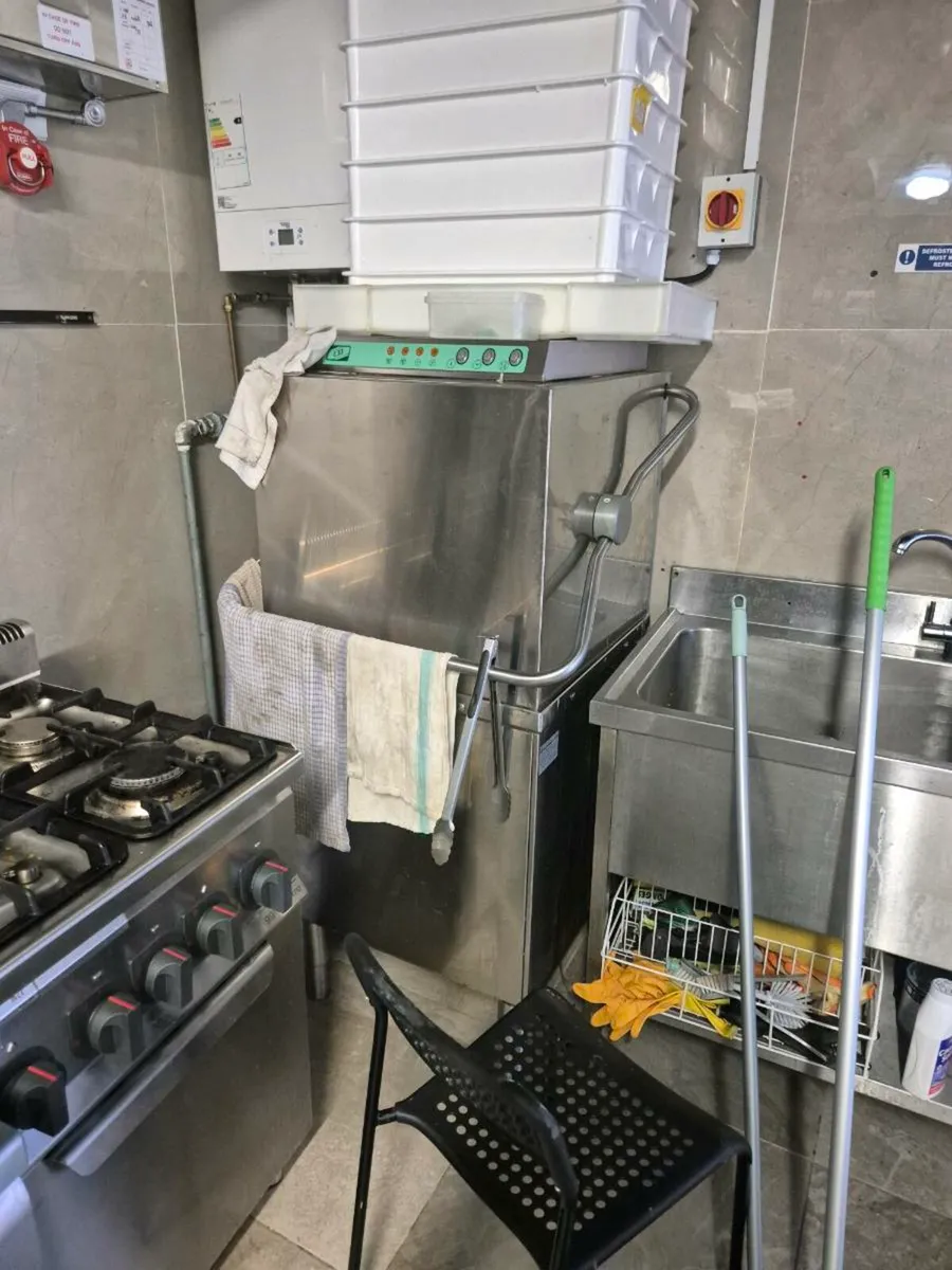 Restaurant equipment pizza oven and fridge freezer - Image 4