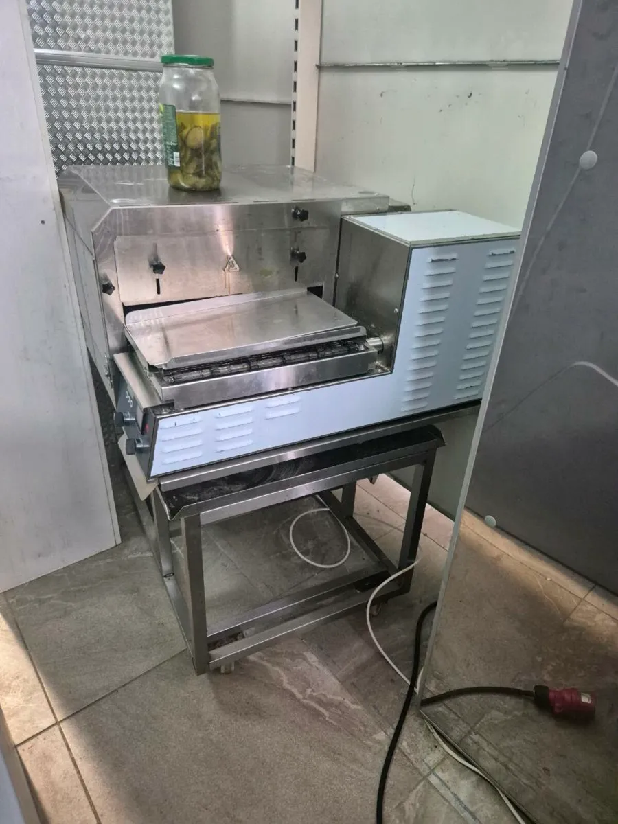 Restaurant equipment pizza oven and fridge freezer - Image 1