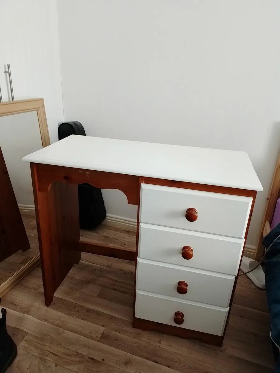 Dresser and drawers - Image 1
