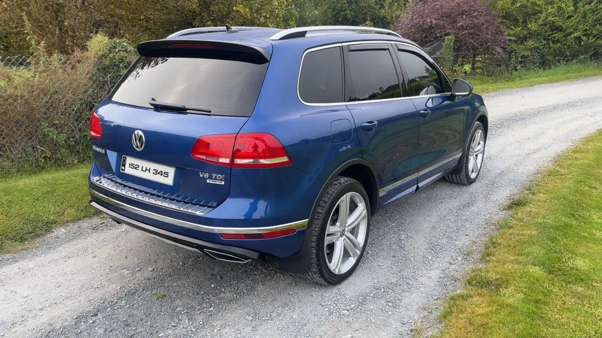 152 VW Touareg R-Line Crewcab - Image 2