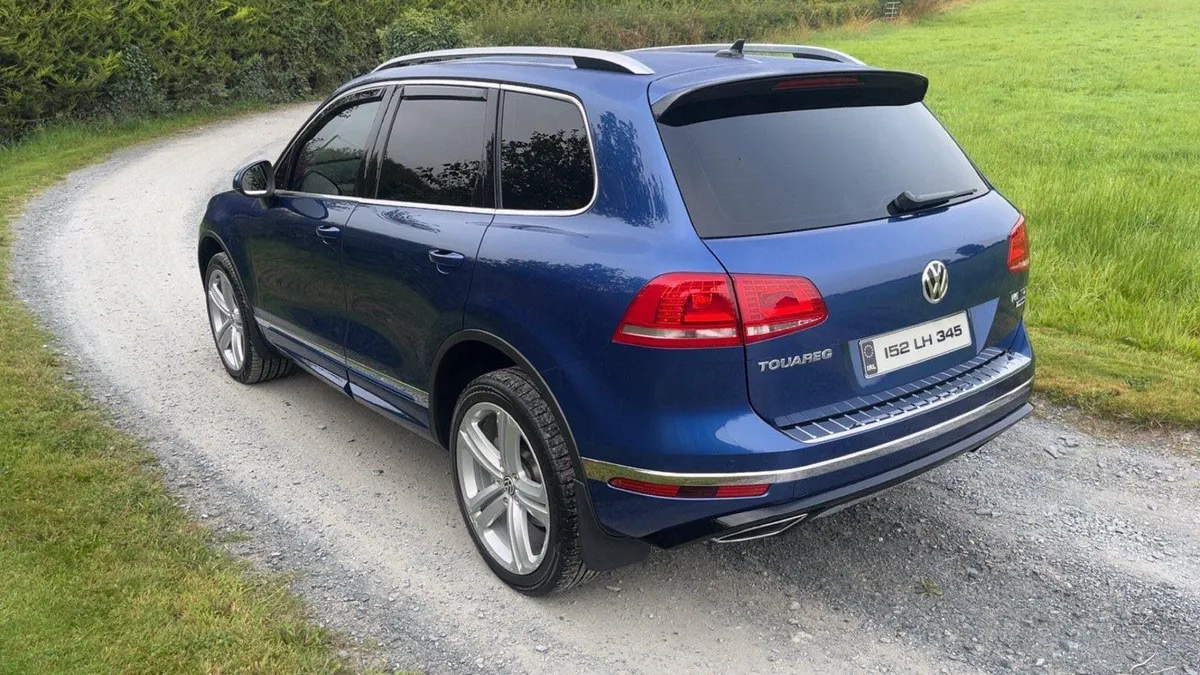 152 VW Touareg R-Line Crewcab - Image 3