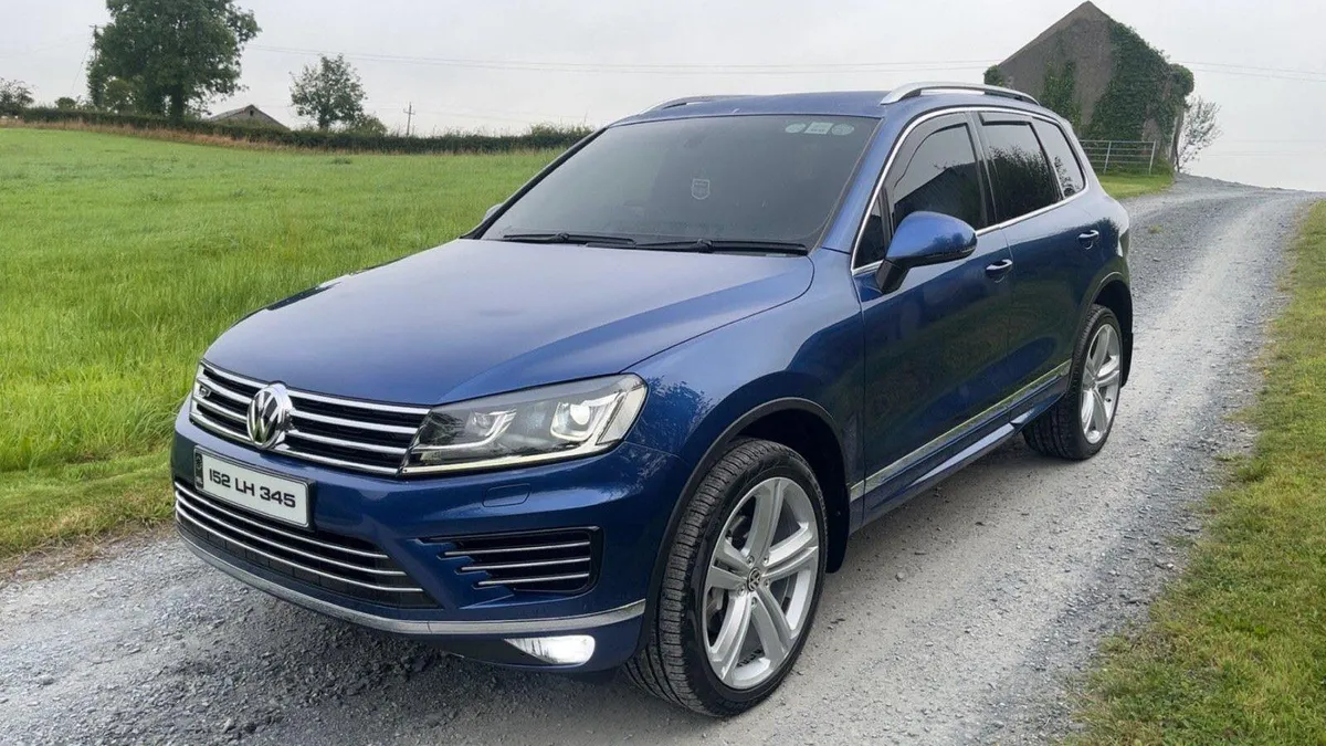 152 VW Touareg R-Line Crewcab - Image 4