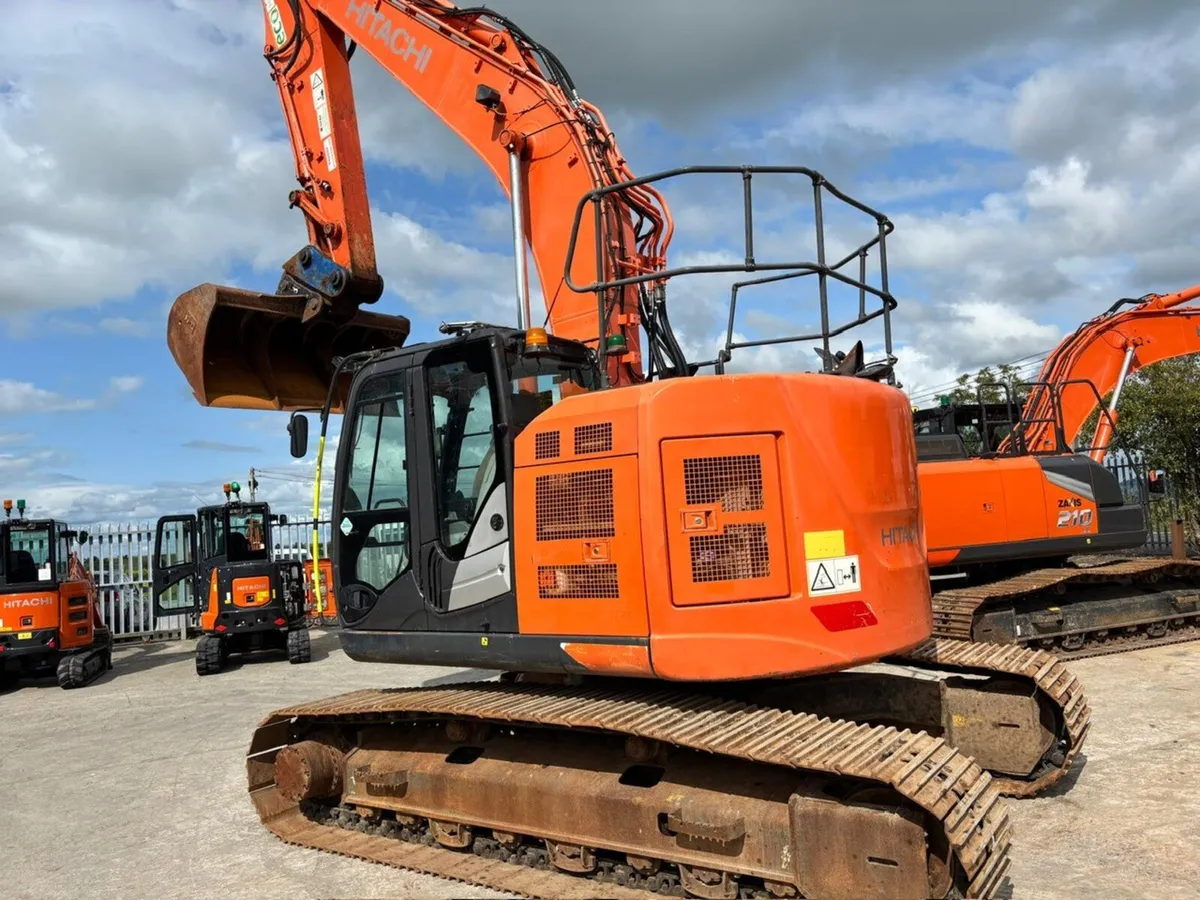 Hitachi ZX225USLC-6 - Image 1