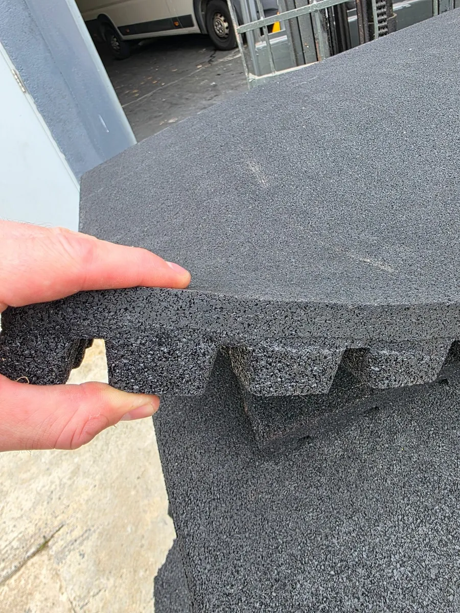 43mm Gym Rubber Flooring Off Cuts x19 - Image 2