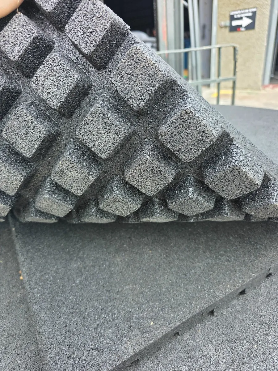 43mm Gym Rubber Flooring Off Cuts x19 - Image 3