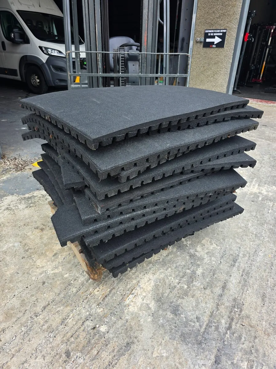 43mm Gym Rubber Flooring Off Cuts x19 - Image 1