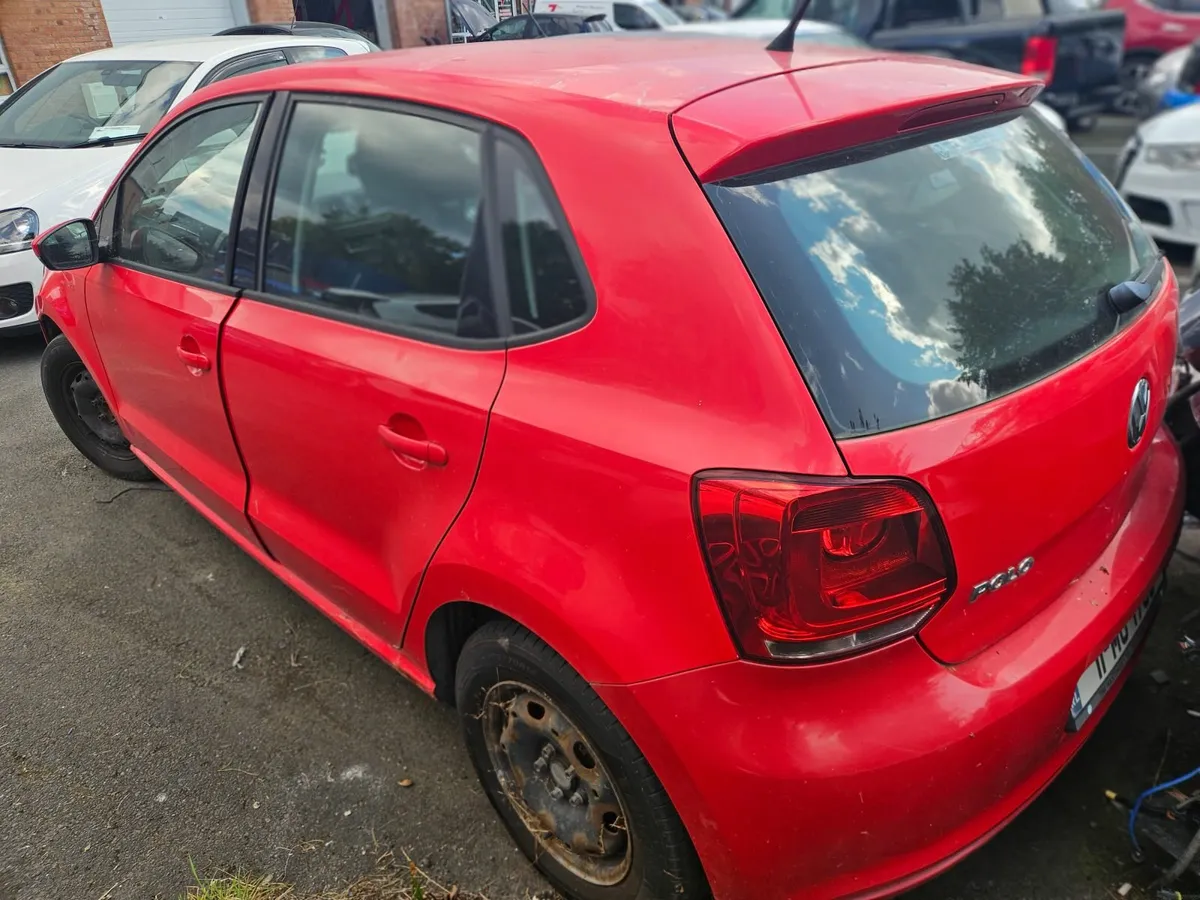 Volkswagen Polo 2011 - Image 2