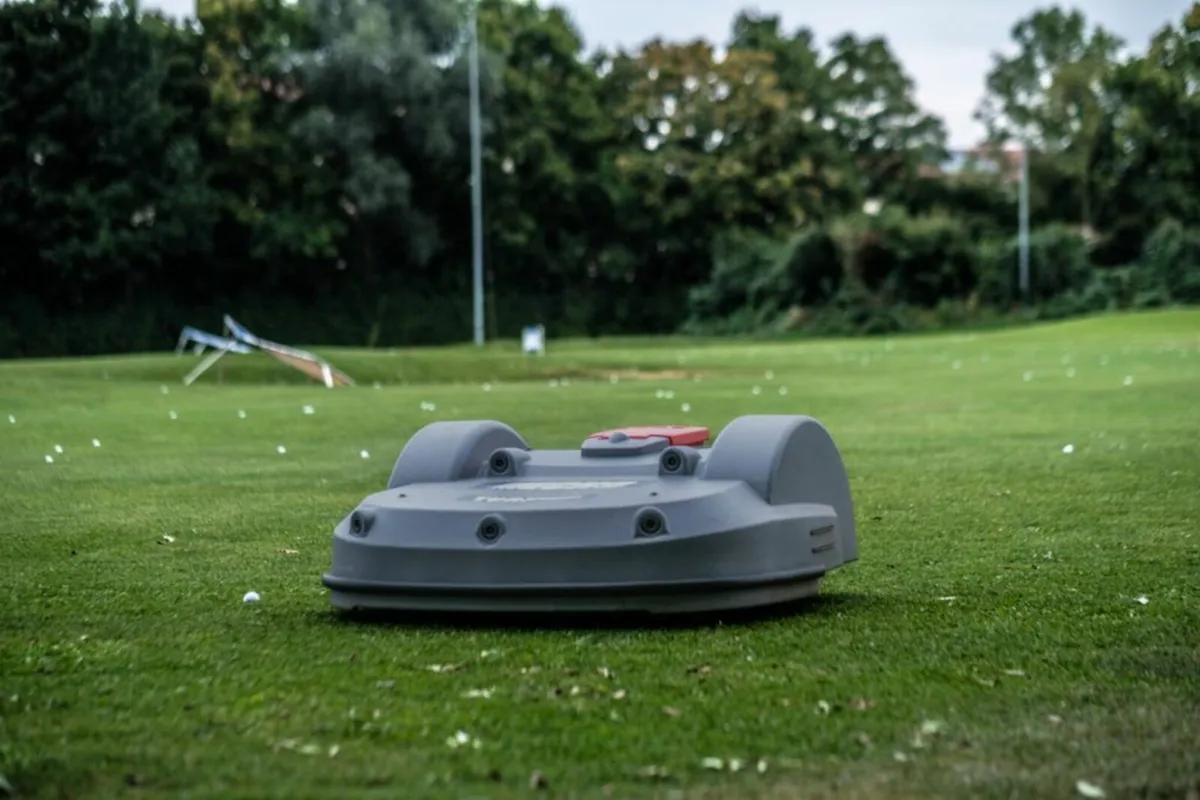 Echo robotic mowers for golf courses,driving range - Image 4