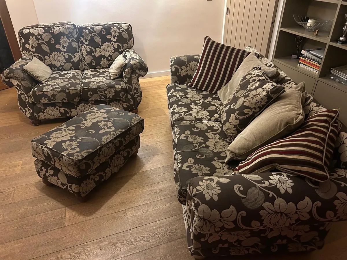 Suite of furniture - Image 2