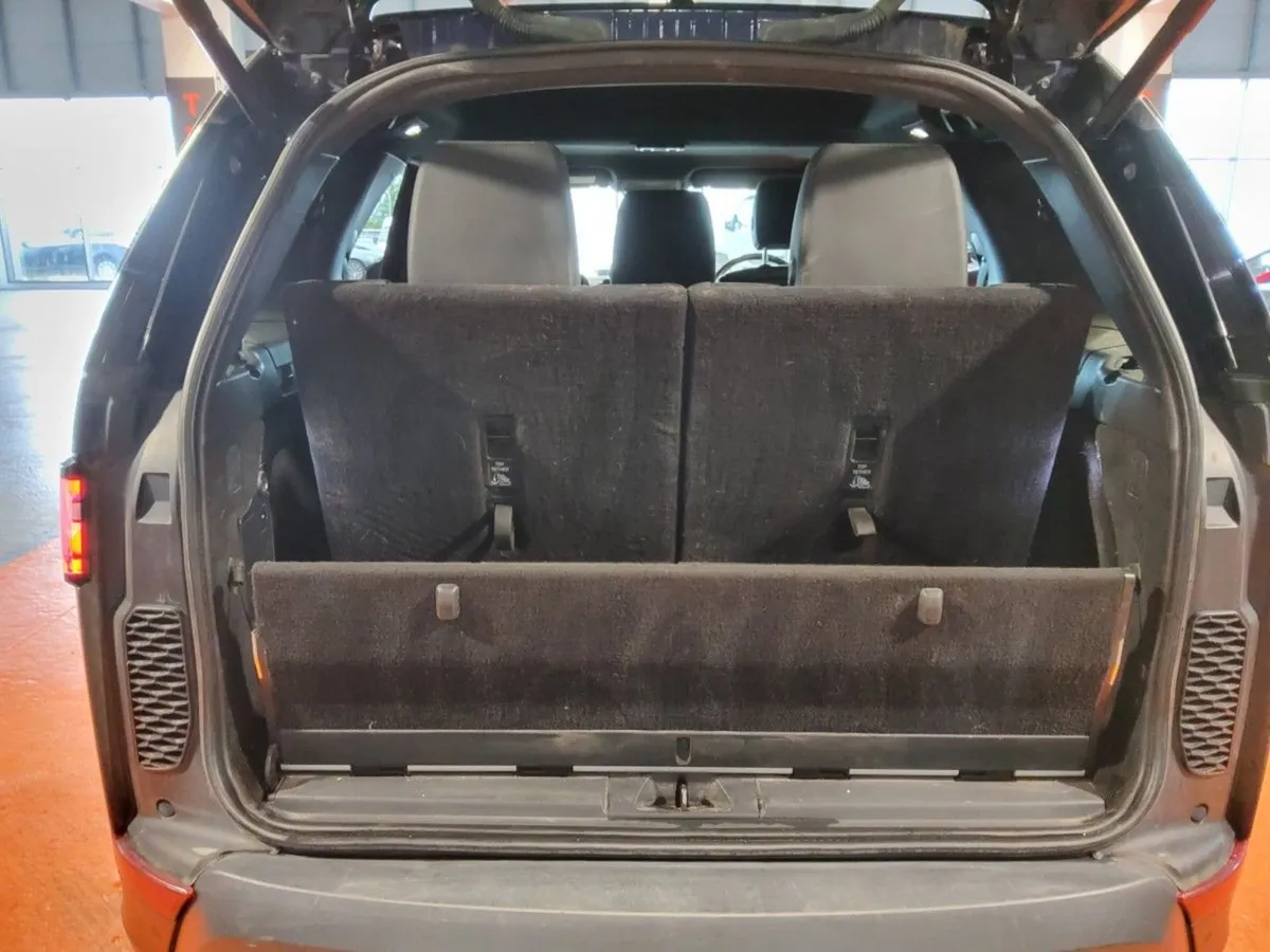 Land Rover Discovery 3.0d Sdv6 306PS 4WD Auto HSE - Image 4