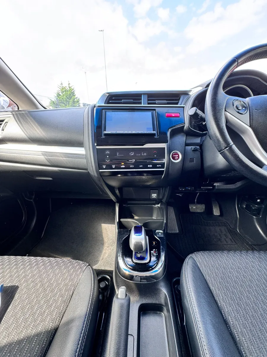 Honda Fit 2014 hybrid - Image 5