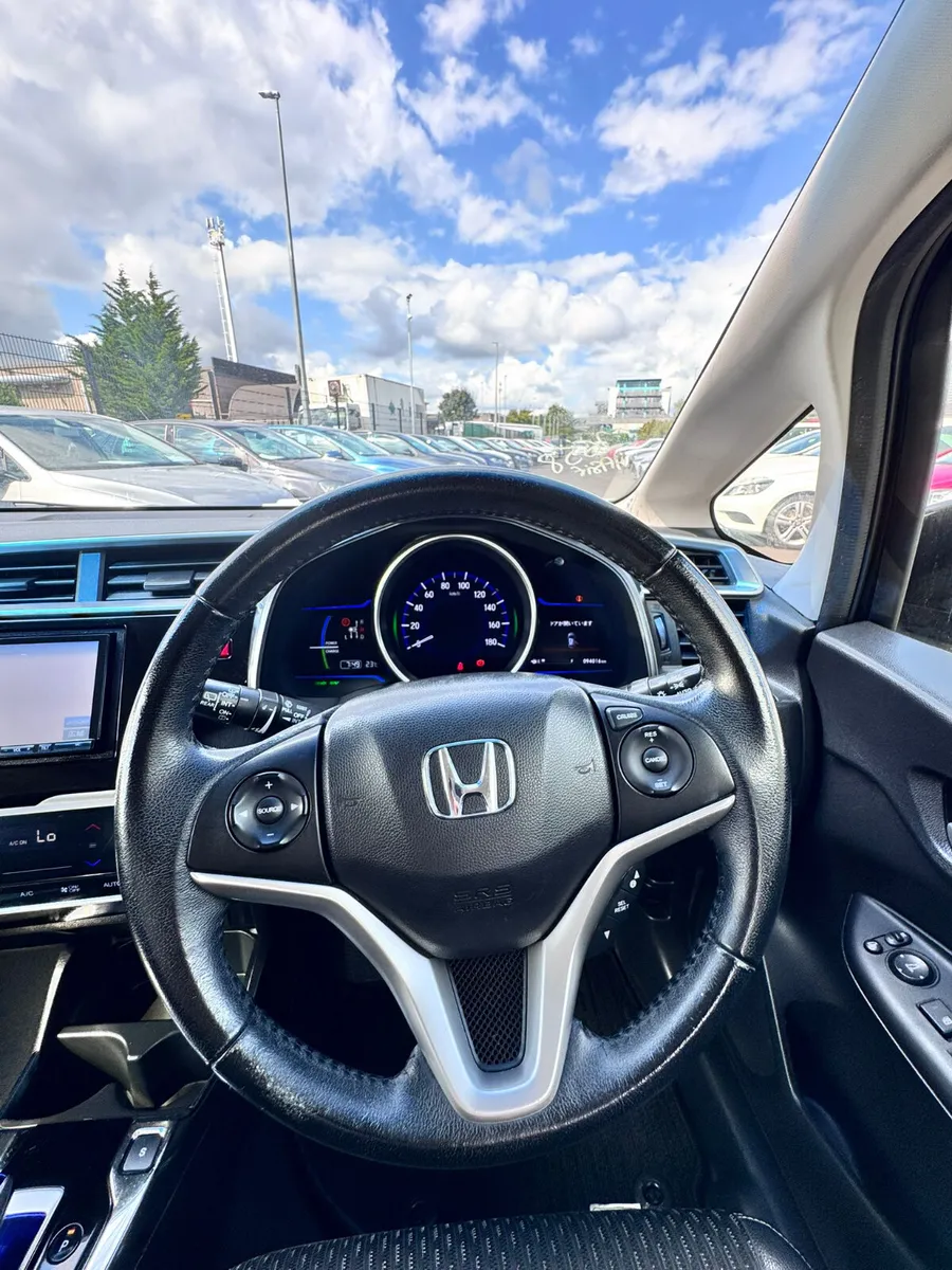Honda Fit 2014 hybrid - Image 4