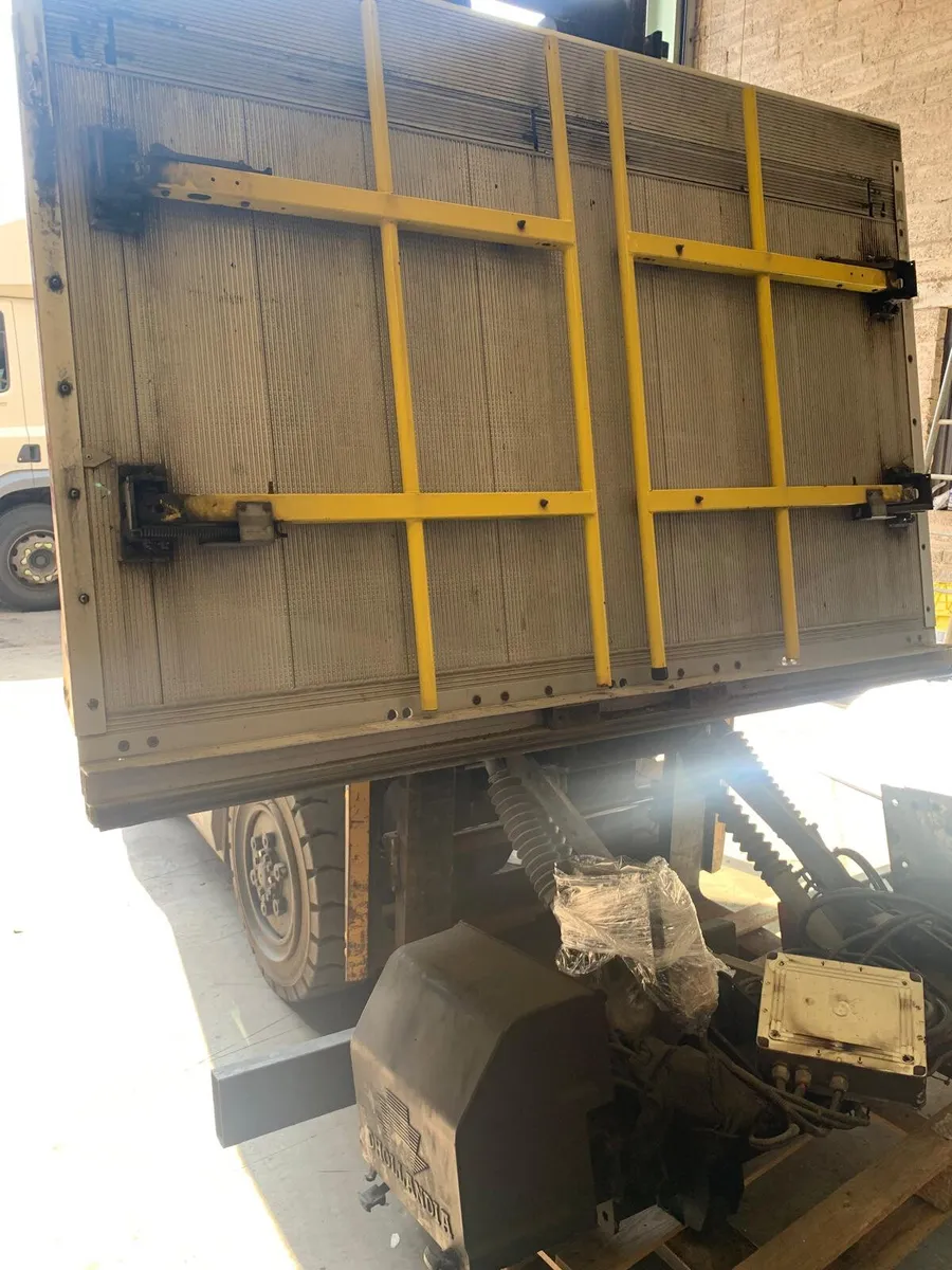 Alloy Dhollandia Tail Lift - Image 2