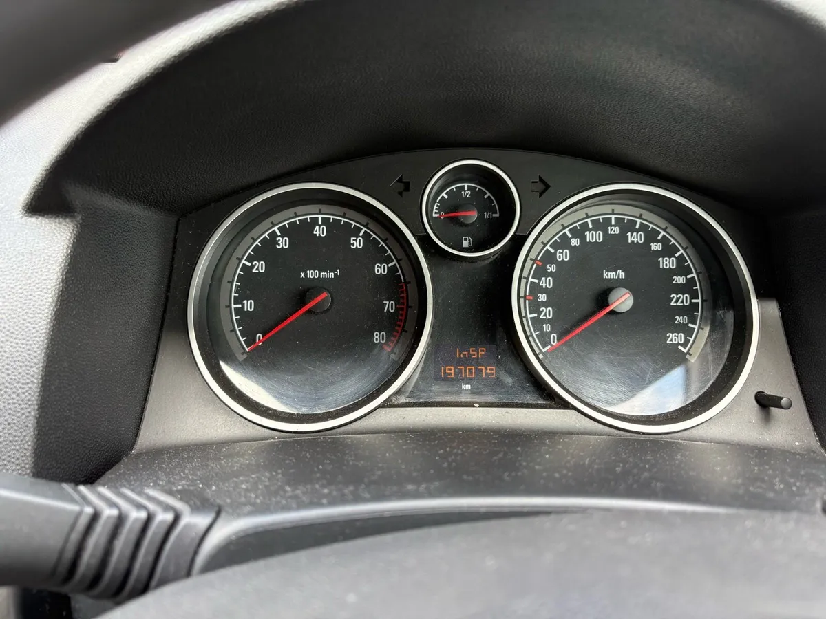 Car - Image 2