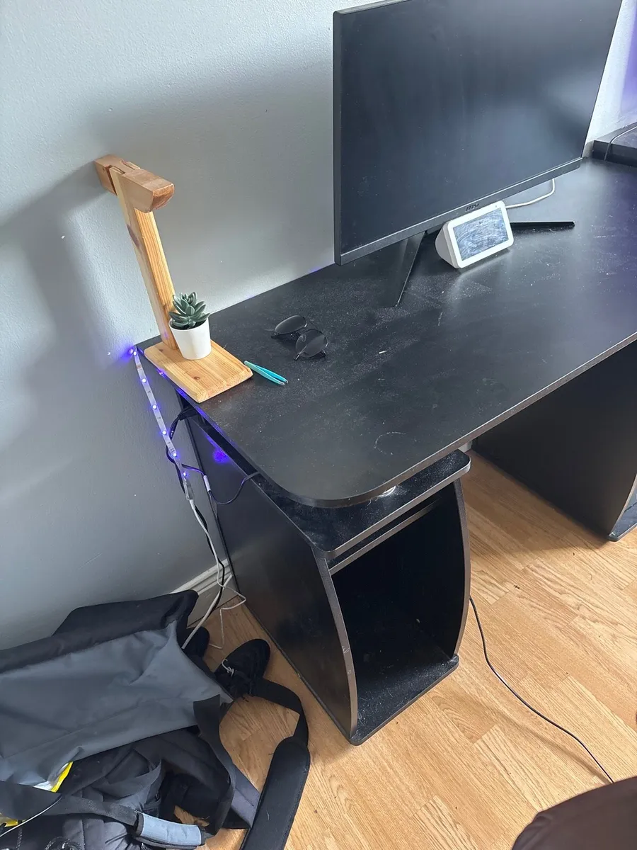 Desk - Image 3
